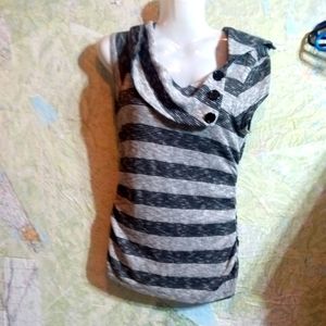 Amy wear sleeveless sweater size L